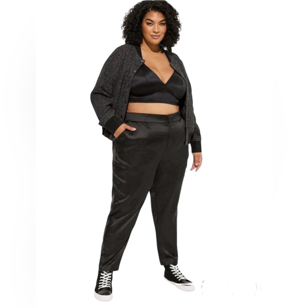 ❗️ NWT❗️TORRID Relaxed Tapered Satin Hi-Rise Cargo Pants BB